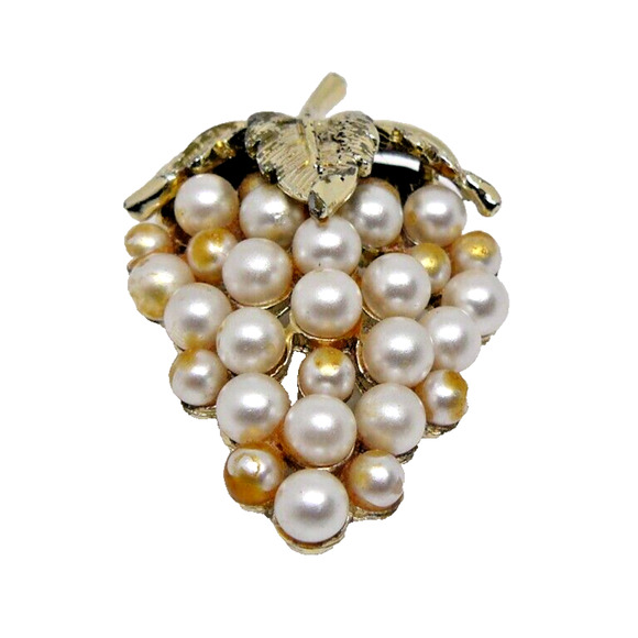 NO BRAND Jewelry - Vintage Silver Tone Faux Pearl Grape Cluster Pin Brooch